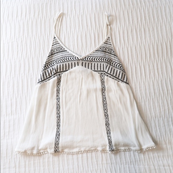 Black & White Aztec Pattern Tank Top- Aeropostale - Picture 3 of 5